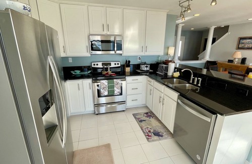 Willoughby Spit House | NEW! Big Waterfront House w/ Amazing View and Swim Deck