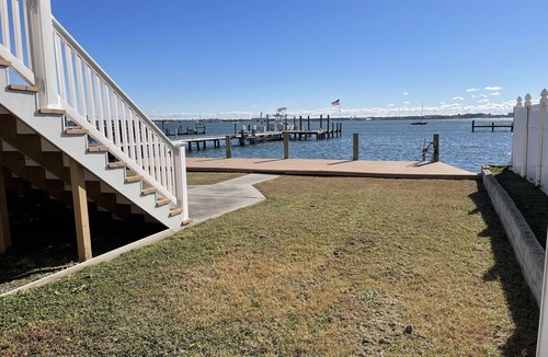 Willoughby Spit House | NEW! Big Waterfront House w/ Amazing View and Swim Deck