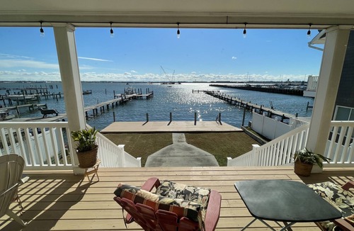 Willoughby Spit House | NEW! Big Waterfront House w/ Amazing View and Swim Deck