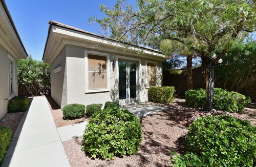 Silverado Ranch House | NEW Custom 5 bedroom w/casita, chefs kitchen, 10min from Strip