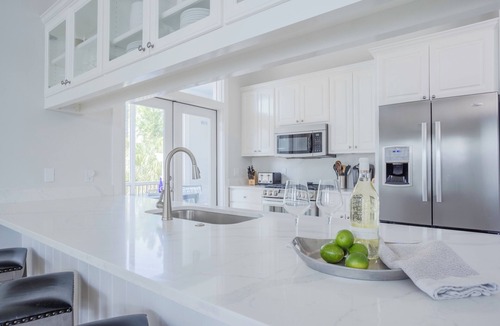 Sunnyside House | #NEW DATES OPEN# No Shoes No Shirt No Problems. Carillon Beach, gated private.
