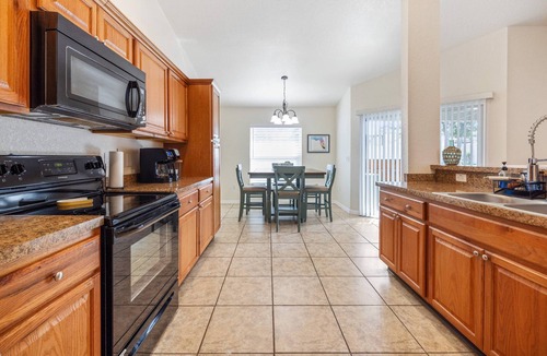 Spring Hill House | New Listing! Gorgeous 3BR/2BA Home w/Swim & Spa, FirePit, Grill, close to Weeki Wachee/Pine Island