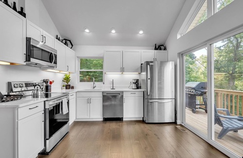 Millville House | NEW LISTING! Mountain Chic Retreat by RedAwning