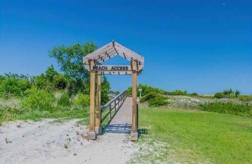 Oceanmarsh Subdivision House | NEW LISTING! Two Bedrooms in A Building with Marsh and Ocean Views
