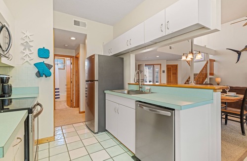 Manteo House | New Listing🌟Waterfront🌟Boat Slip, Dogs ✔️, Fishing, Shared Pool, Beaches🌊☀️🐬