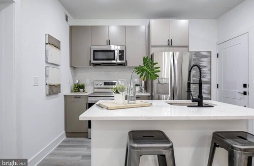 Kingman Park Bed & Breakfast | New Luxury Unit in Capitol Hill | Close to Trolley
