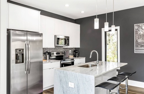 Home Park House | New Modern Home near Atlantic Station with Balcony and Rooftop Deck