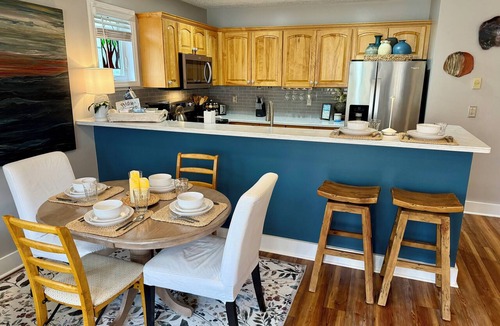 Seven Devils Condo | New! Modern Luxe Retreat w/2 Private King Suites; A/C and Mtn Views!