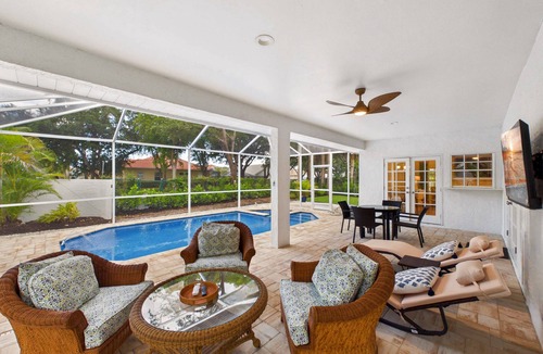 McGregor House | New Retreat with Private Pool and Spa 15 Min to Beaches & Downtown Sleeps 8