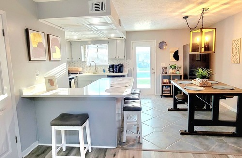 Bahama Beach House | NEW- Short Walk to Beach & Café, Pet Friendly, Eclectic Beach Townhome