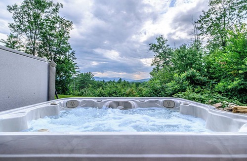 Bethel House | NEW - Sleeps 16, Views, Pool, Hot Tub, Theater