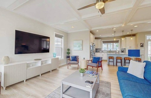 Frankford House | New, Tidal Walk Home w/High-Speed WiFi, Washer/Dryer, w/Shared Outdoor Pool