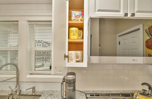 Hyde Park House | NEW! Upscale Private 3 Bed, Free Parking, W&D, Near MBTA, Backyard
