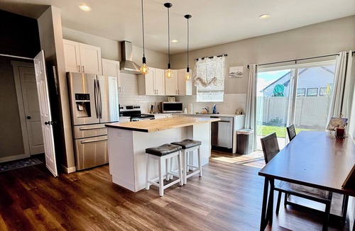 Kimberly House | Newer Elk Butte Beautiful 4-bedroom house with fully fenced yard in Kimberly!