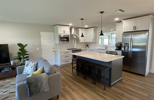 Southgate House | Newly remodeled close to downtown and beaches 3/2 heated pool and screened lanai