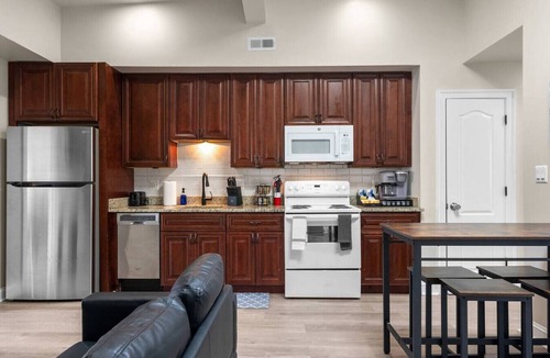 Trinidad Hotel | Newly Renovated Condo+2 BR+ Street Parking