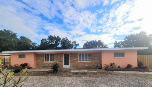 Ridge Wood Heights Apartment | Newly renovated cozy and modern 2 bed. appartment