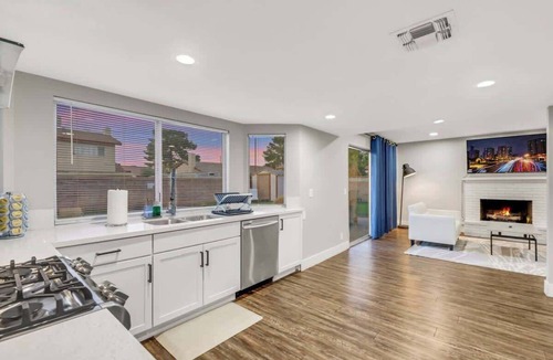 Chinatown House | Newly Renovated Modern Oasis w Pool, Mins to Strip
