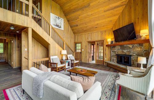Burnsville House | Newly Renovated MountainTop Escape in Burnsville