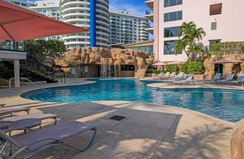 Mid Beach Apartment | Nice Apt In Beachfront Alexander Hotel Resort - Pool, Gym, Parking, Sauna, Spa