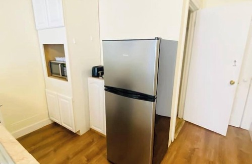 Providence Apartment | Nice apt near Whole Foods, Brown