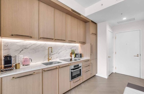 Wynwood Art District Apartment | NoMad Wynwood 1 BR, Balcony and Rooftop Pool