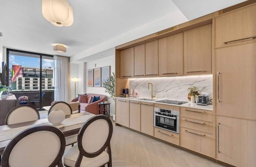 Wynwood Art District Apartment | NoMad Wynwood 1 BR, Balcony and Rooftop Pool