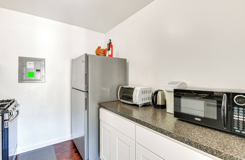 North Bethesda Apartment | North Bethesda Apartment w/Community Pool!