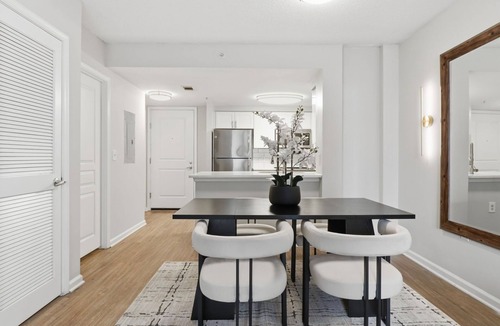 North Bethesda Apartment | North Bethesda - Luxe Apartment