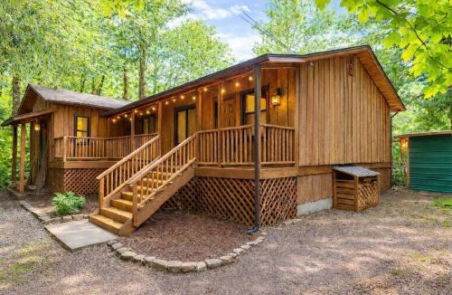 Concrete Villa | North Cascades Riverside Cabin-EV, HotTub, Fishing