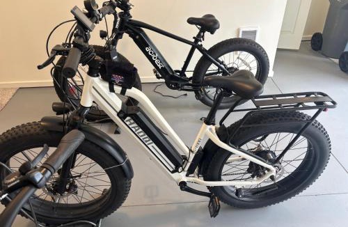 Sunset House | North End - Hyde Park - Hot Tub- Downtown- E Bikes
