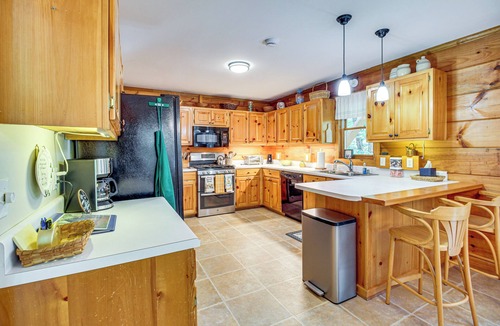 Jasper Cabin | North Georgia Cabin w/Hot Tub & Community Perks!