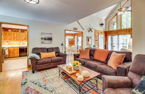 Jasper Cottage | North Georgia Cabin w/Hot Tub & Community Perks!
