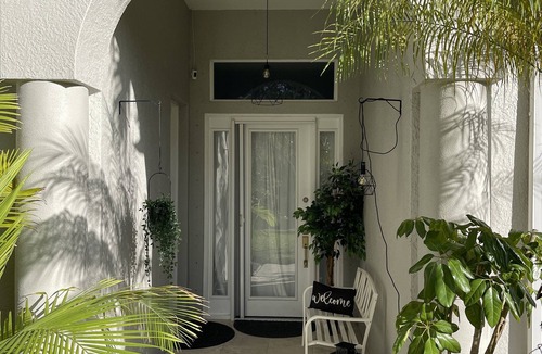 Palm River Estates Apartment | North Naples Studio 10 minutes drive to the beach