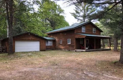 Grayling Cabin | -Northwoods Hideaway- A fabulous 5-bedroom cabin in charming Grayling