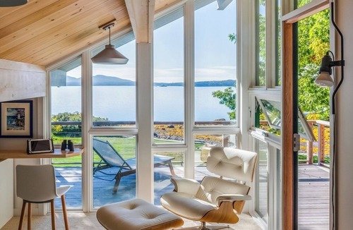 Trenton House | Oak Point Bluff! Oceanfront!