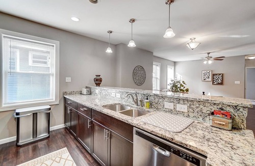 Oakley Condo | Oakley Square 2BR Condo-Walkable with Free Parking