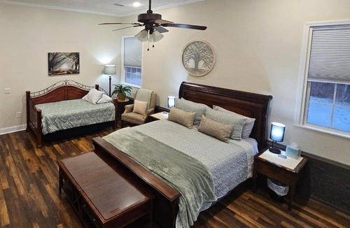Decatur Apartment | Oakwood Oasis-Studio w Laundry & Kitchen