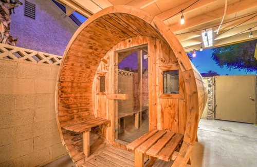 Paradise House | Oasis near STRIP-Lap Pool, Spa, Sauna, Poker, Deck