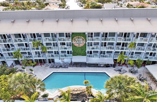 Galt Mile Apartment | Ocean Blvd 2 King Suite at The Botanica