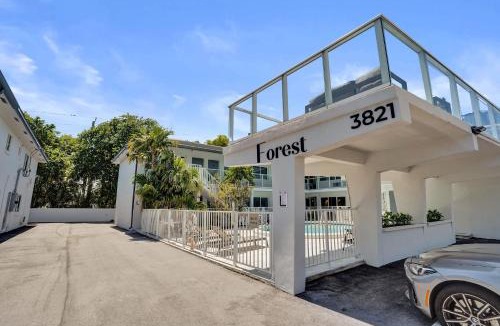 Galt Mile Hotel | Ocean Blvd King Escape at Botanica Suite