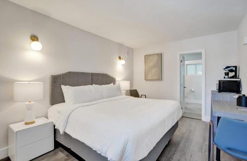 Galt Mile Hotel | Ocean Blvd King Escape at Botanica Suite