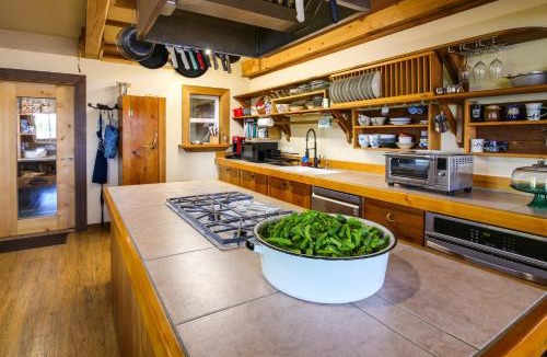 Coffman Cove House | Ocean Front & Private Beach! Coffman Cove Lodge