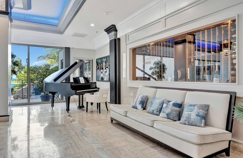 Bermuda Riviera Apartment | Ocean Front Property Room