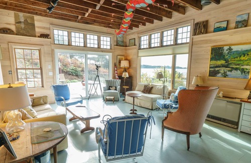 The Dumplings House | Ocean Front Secluded 4 BR Kid & Pet Friendly Vacation house