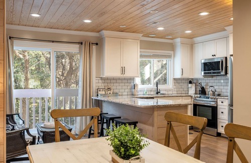 Pine Knoll Shores Condo | Ocean Glen 12, Almost Oceanfront 3BR 2.5BA Condo at Pine Knoll Shores!