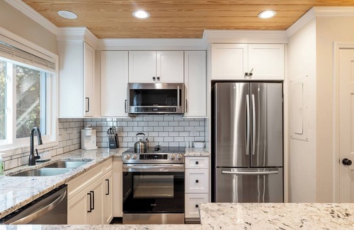 Pine Knoll Shores Condo | Ocean Glen 12, Almost Oceanfront 3BR 2.5BA Condo at Pine Knoll Shores!