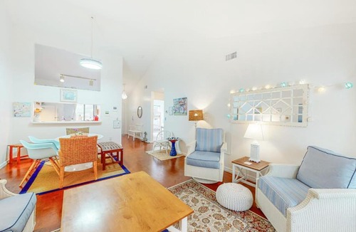 Brewster Apartment | Ocean Mandevilla