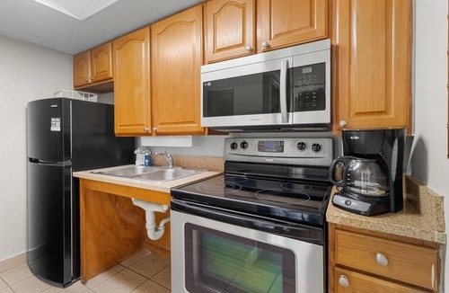 Myrtle Beach Hotel | Ocean View King Ste: Breakfast Included 10th Flr