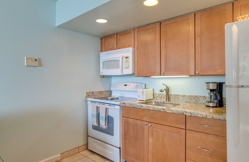 Kahana Condo | Ocean-View Studio at Royal Kahana 405, Lahaina | Peaceful Island Escape